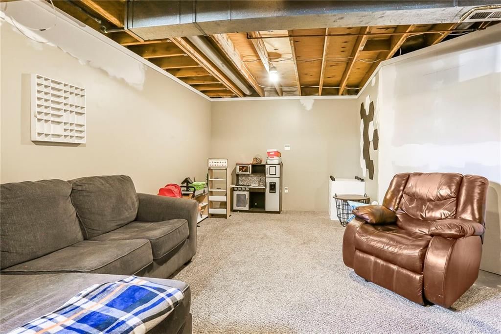 211 NW Chestnut Street — photo 19