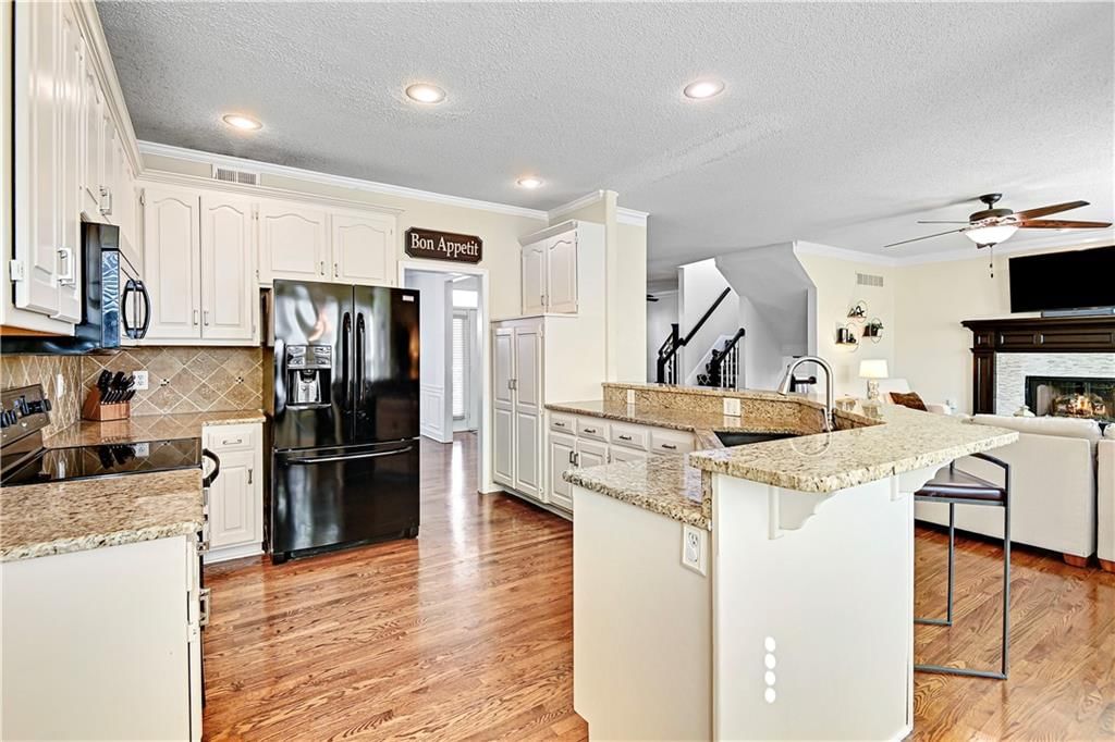 12817 Barton Street — photo 8
