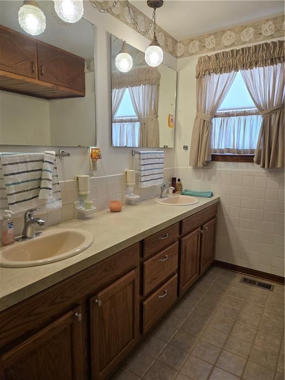 512 W Wilson N/A — photo 13