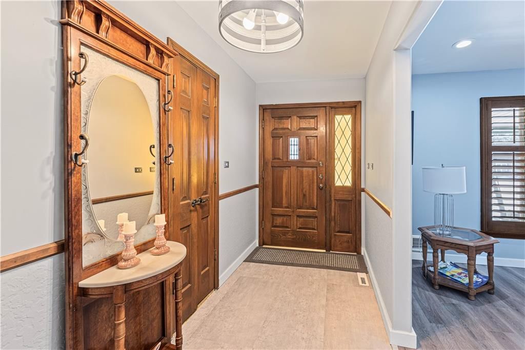 404 Westwind Drive — photo 2