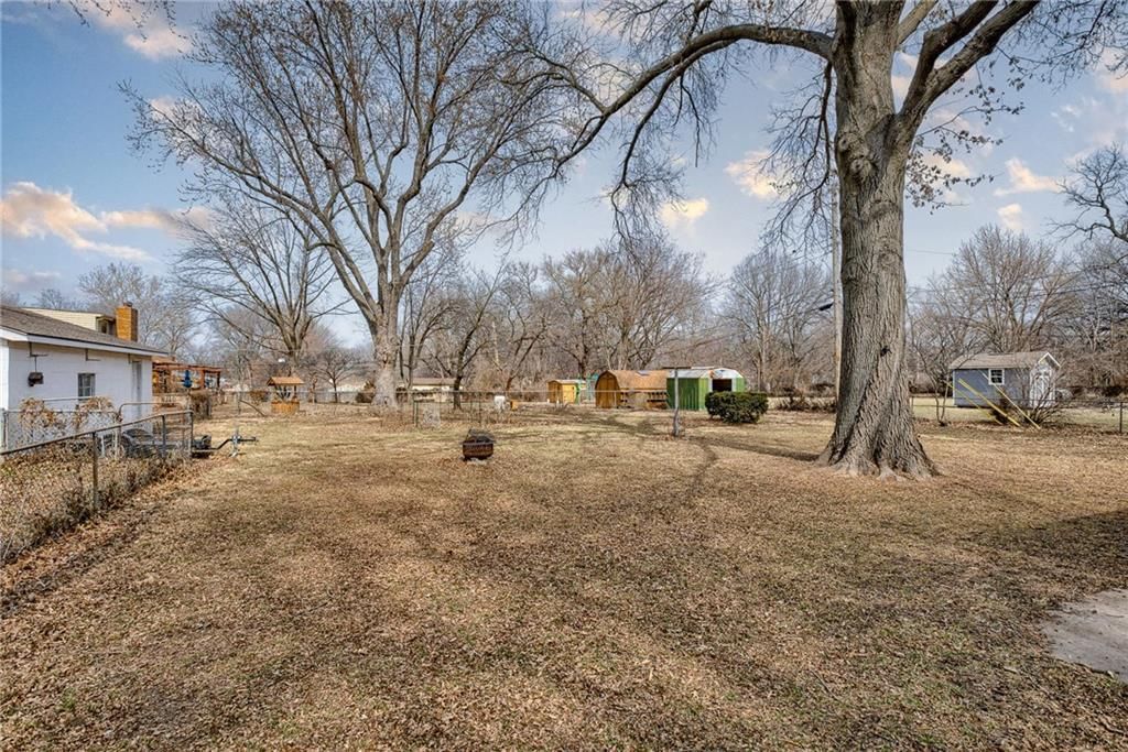 8904 W 81st Street — photo 25