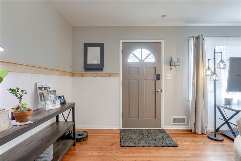 8904 W 81st Street — photo 4
