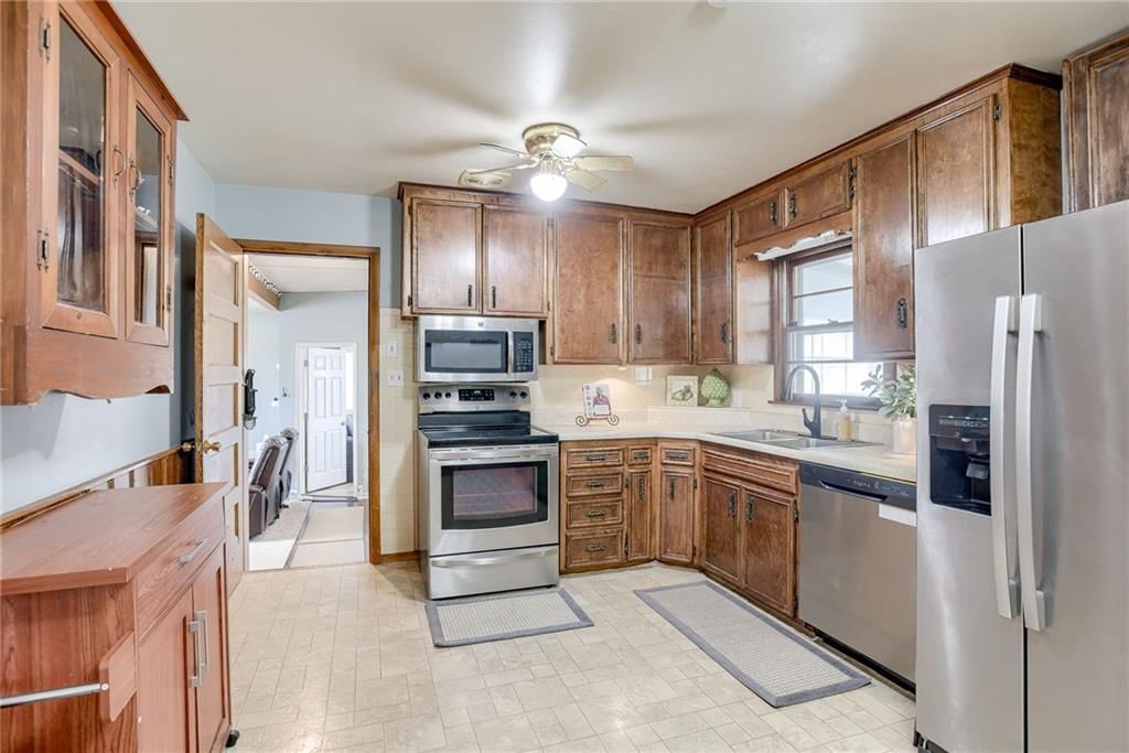 8904 W 81st Street — photo 7