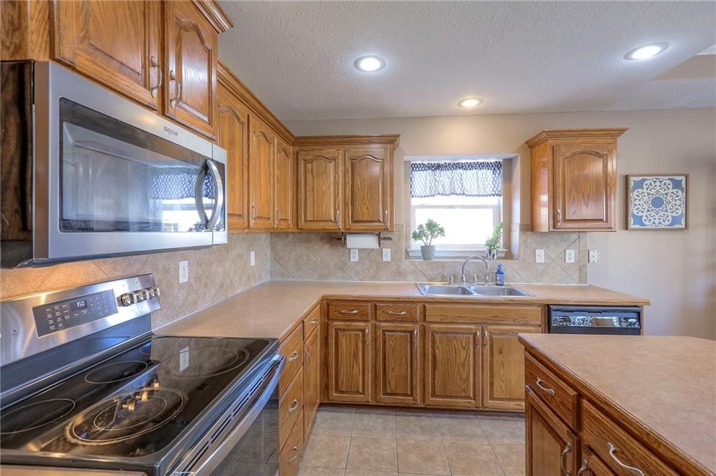 213 NW Jackie Avenue — photo 18