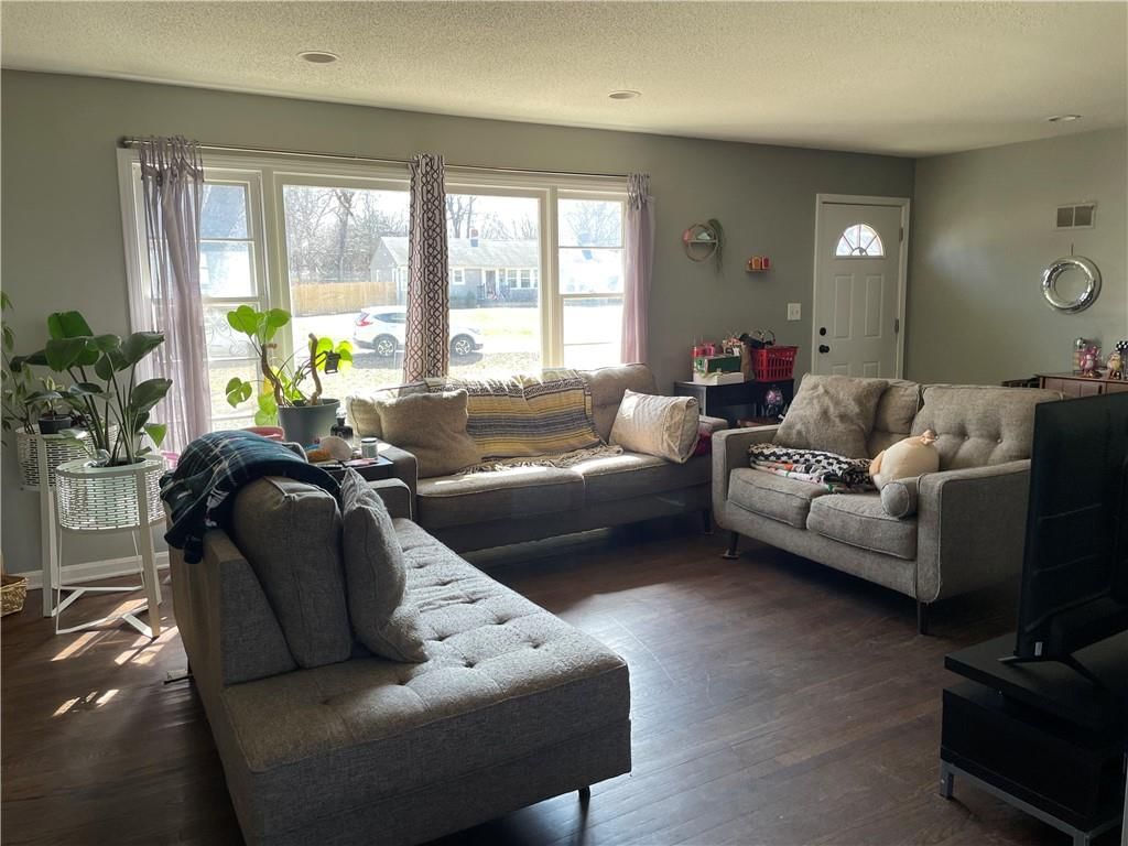 6504 E 110TH Terrace — photo 3