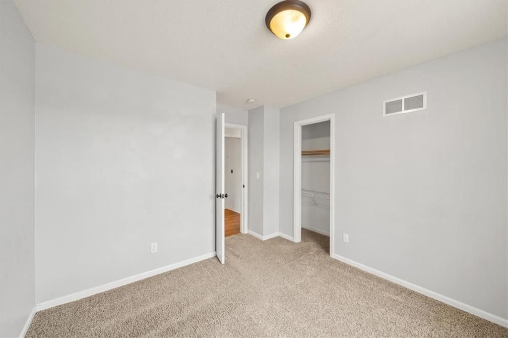 706 E 12th Street — photo 16