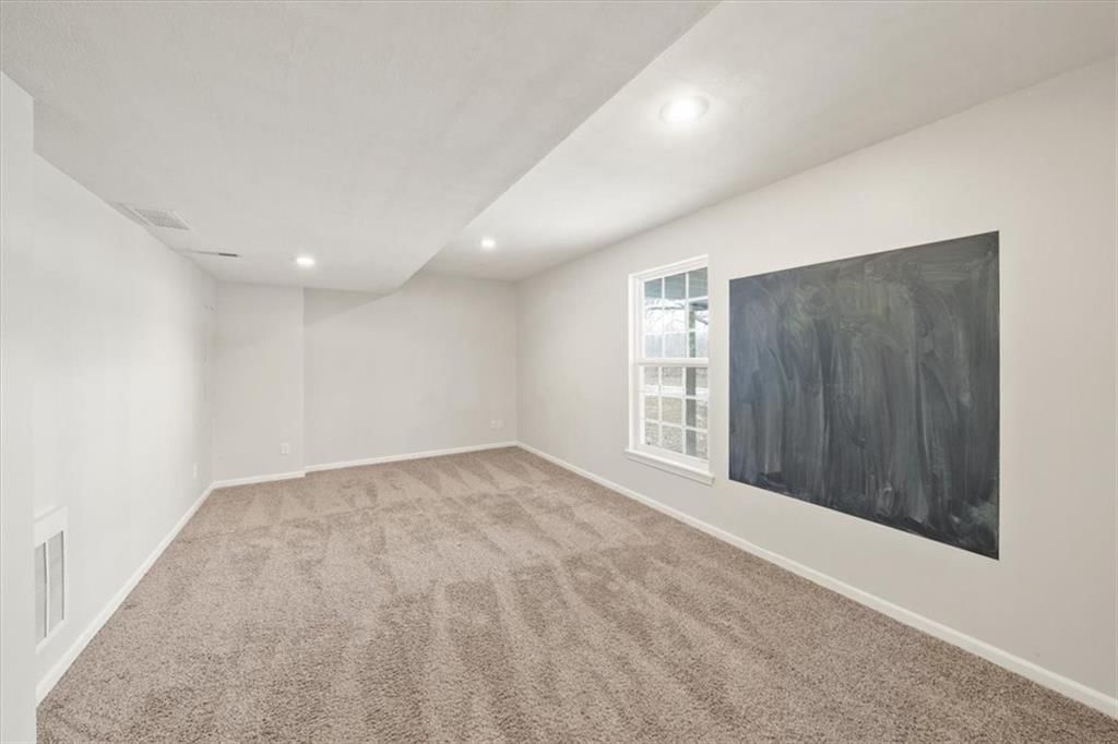 706 E 12th Street — photo 19