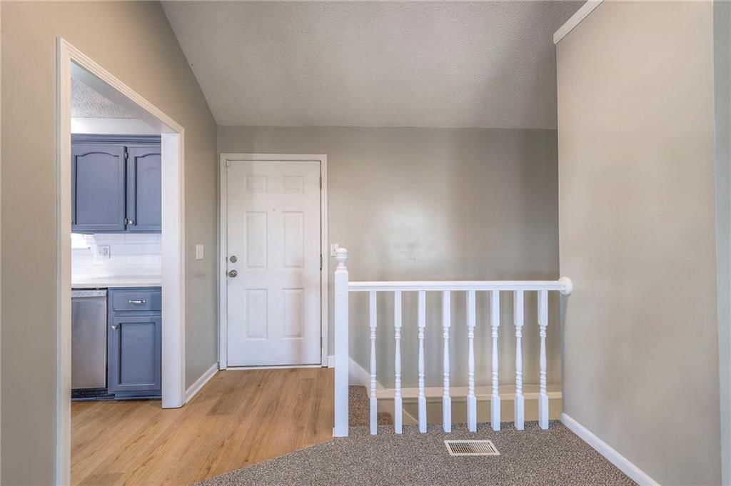 605 Valleyview Drive — photo 5