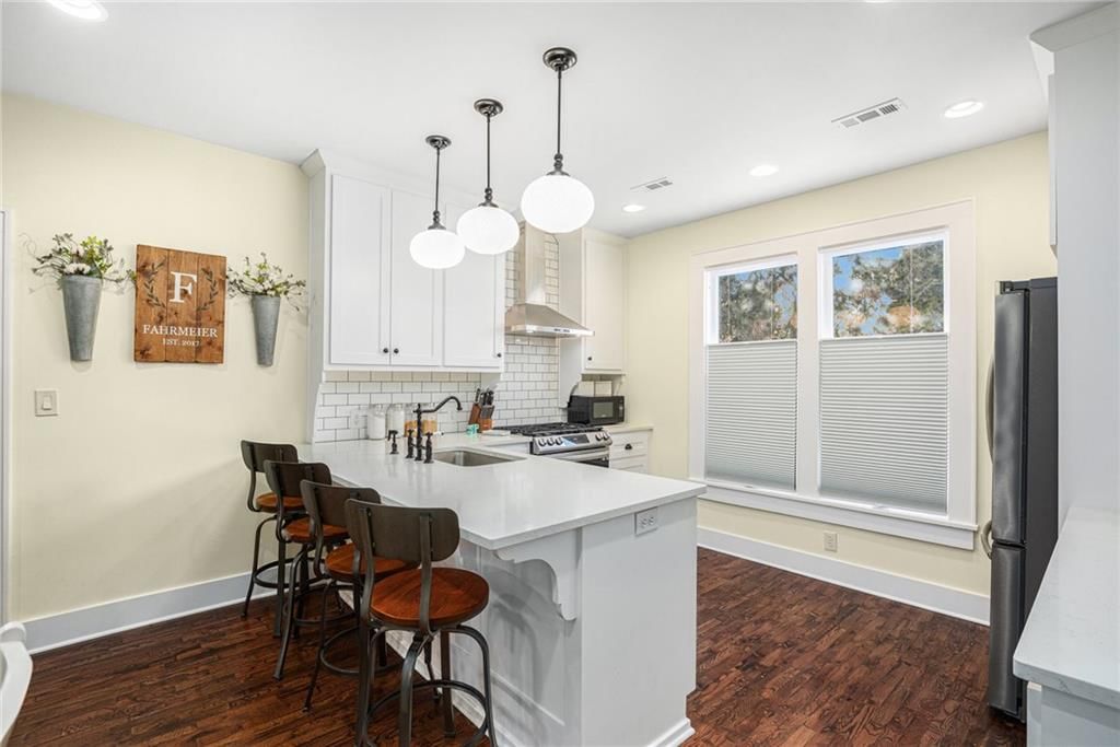 342 W Kansas Street — photo 14