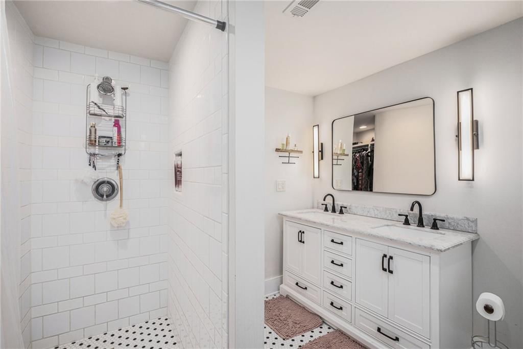 342 W Kansas Street — photo 20