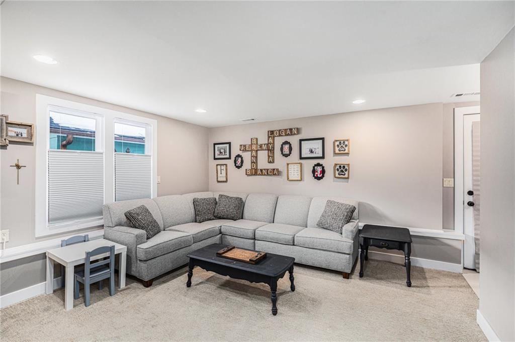 342 W Kansas Street — photo 23