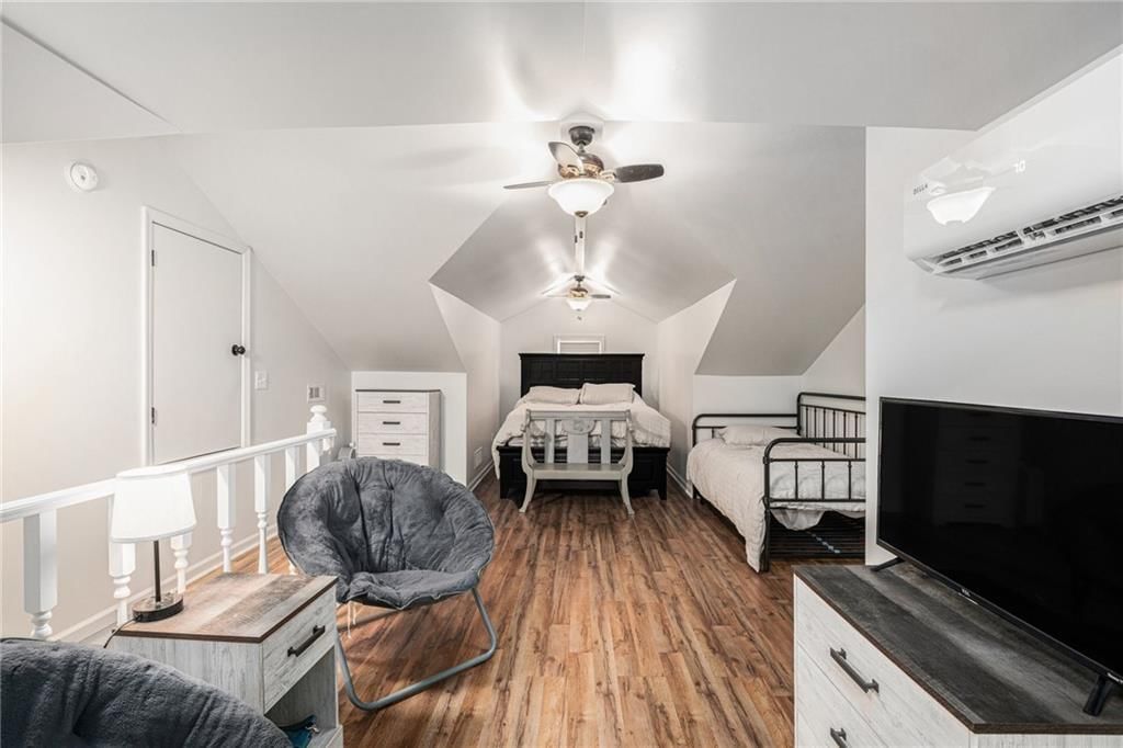 342 W Kansas Street — photo 29