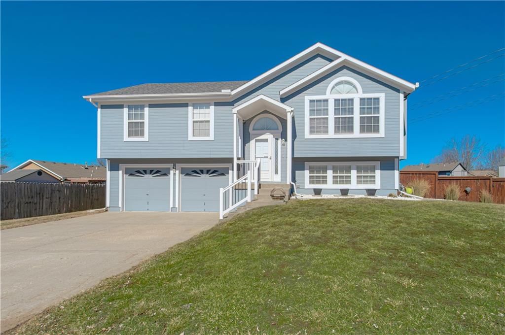 1406 Spruce Drive, Greenwood, MO