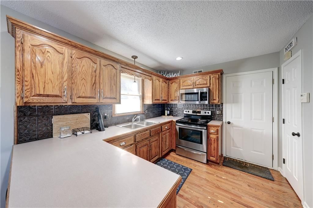 8811 N Mcgee Street — photo 9