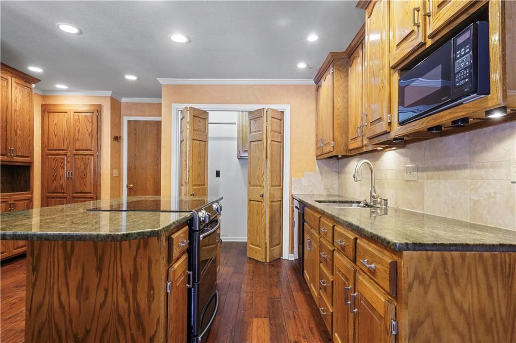 310 SW Raintree Drive — photo 15