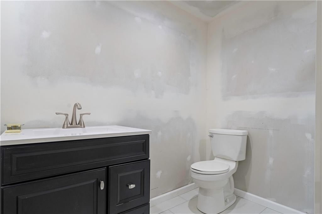 310 SW Raintree Drive — photo 32