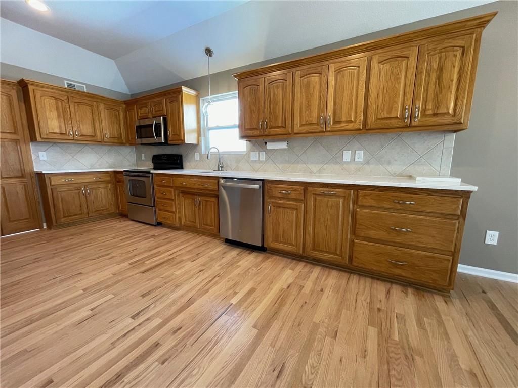 11037 N Belleview Avenue — photo 8