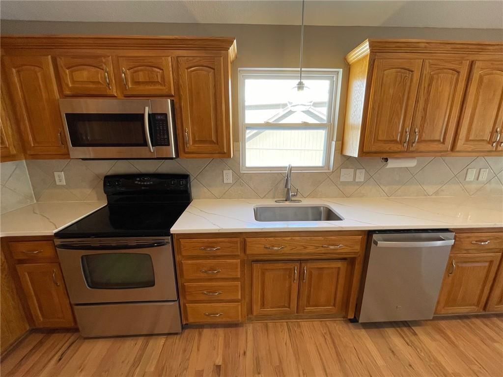 11037 N Belleview Avenue — photo 9