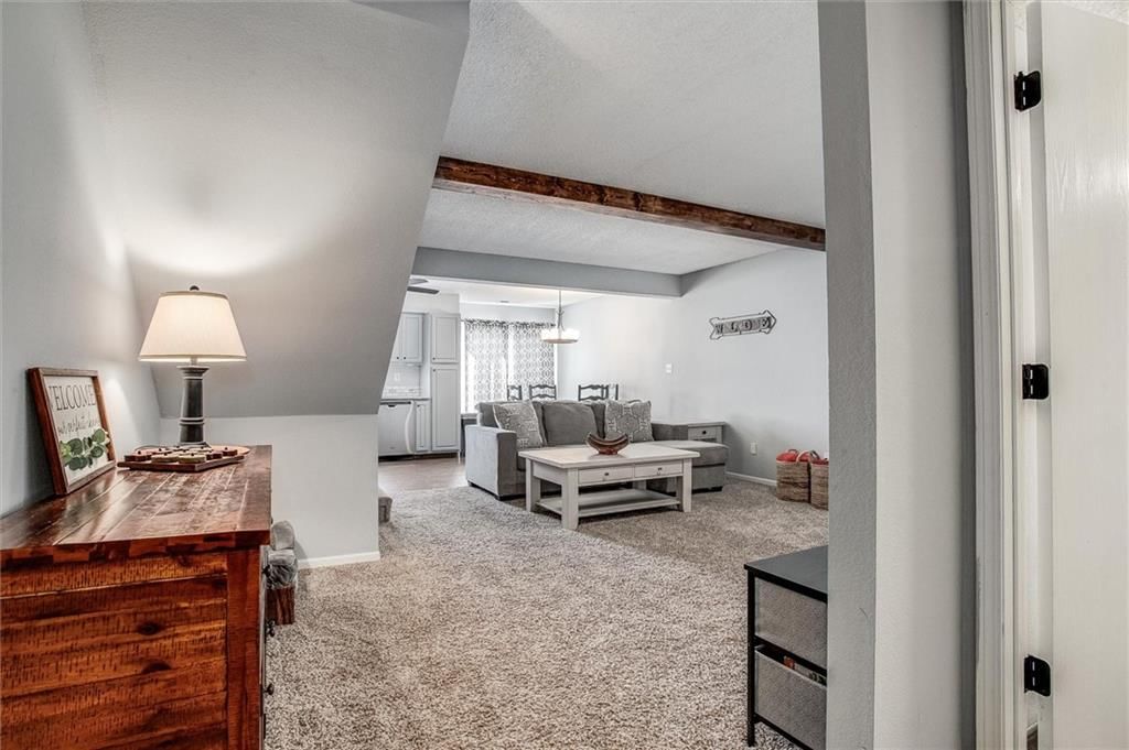 1226 NW Phelps Drive — photo 5