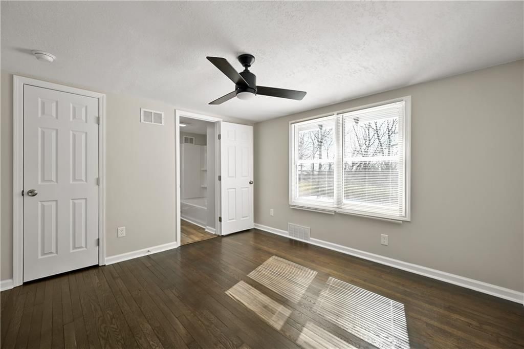 509 E 92nd Terrace — photo 11