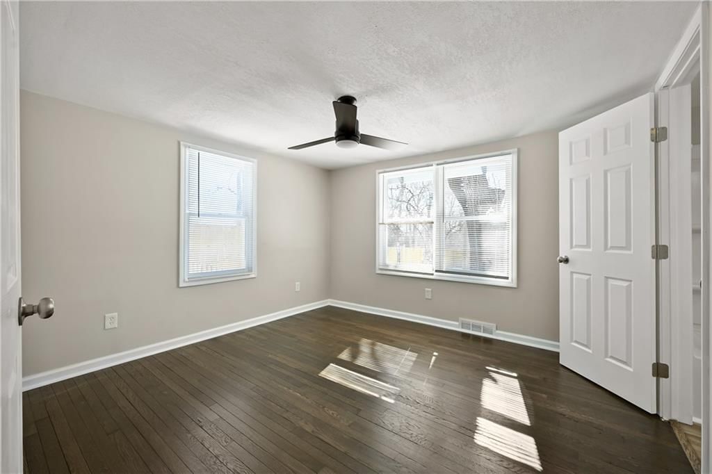 509 E 92nd Terrace — photo 12
