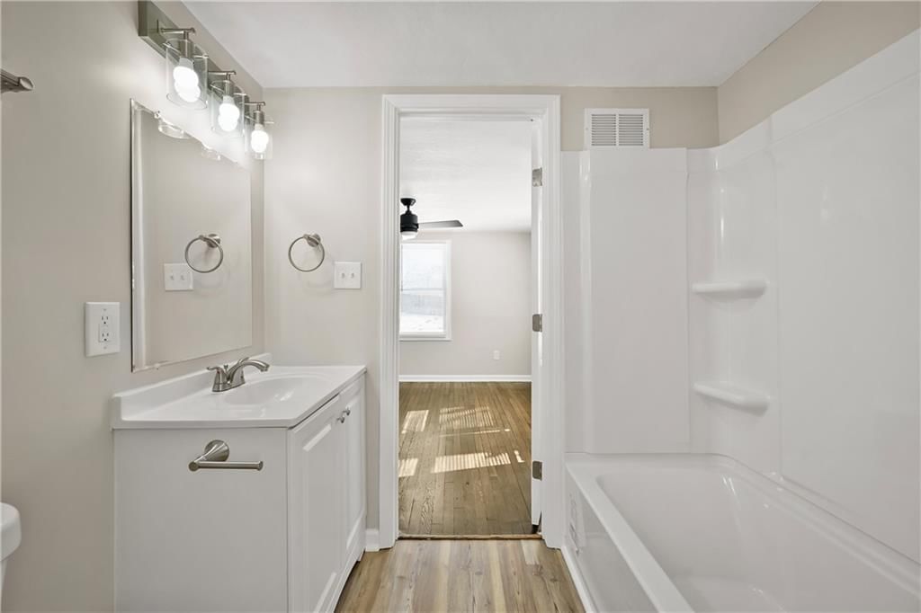 509 E 92nd Terrace — photo 13