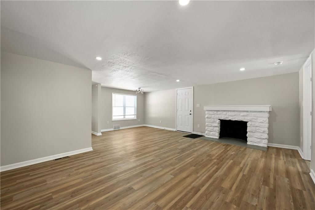 509 E 92nd Terrace — photo 4