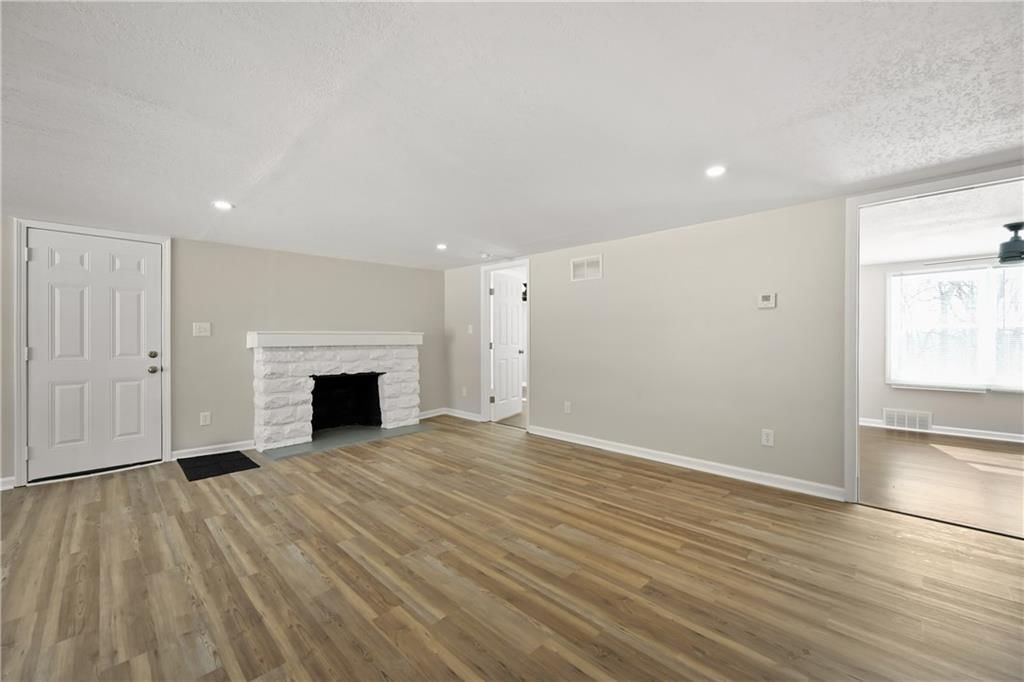 509 E 92nd Terrace — photo 5