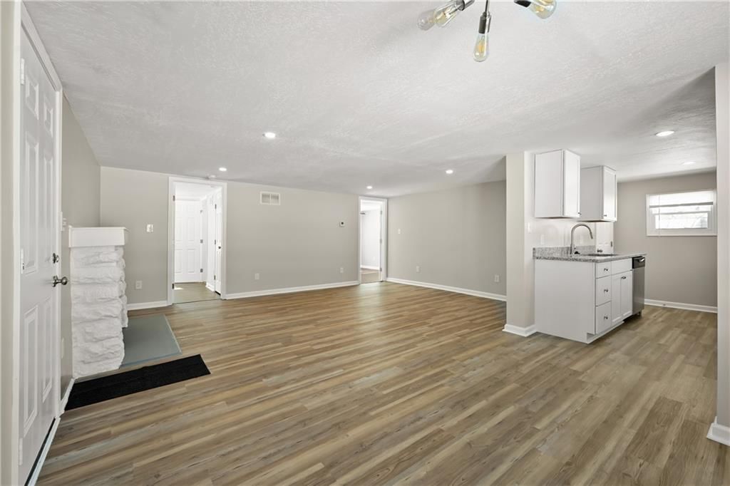 509 E 92nd Terrace — photo 6