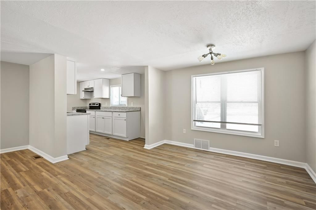 509 E 92nd Terrace — photo 7