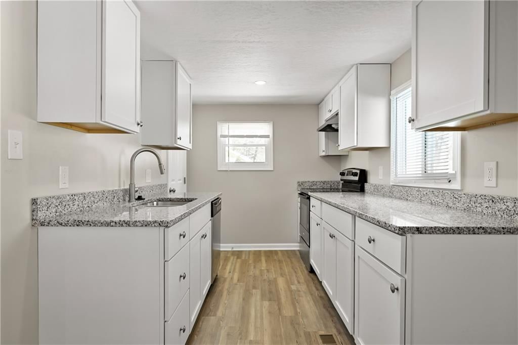509 E 92nd Terrace — photo 8