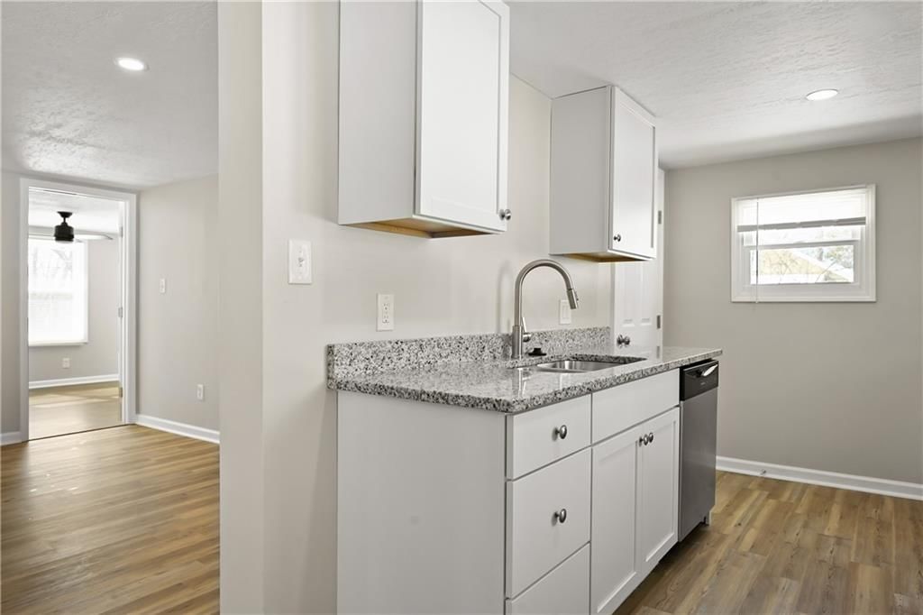 509 E 92nd Terrace — photo 10