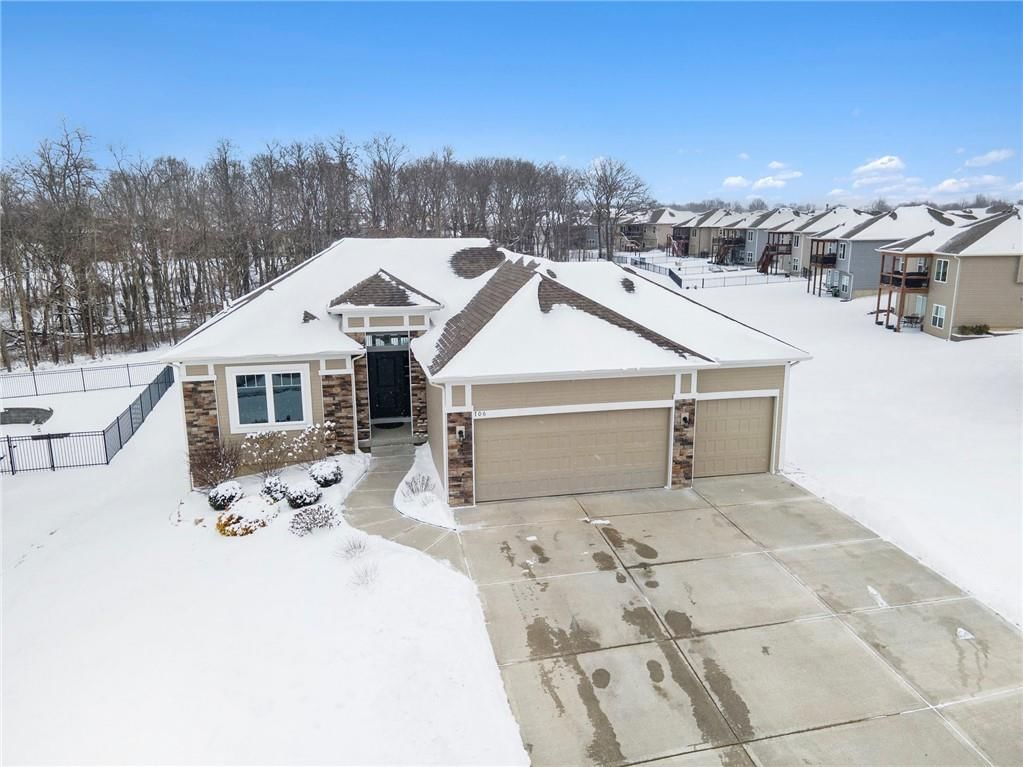 706 Eagle Court — photo 31