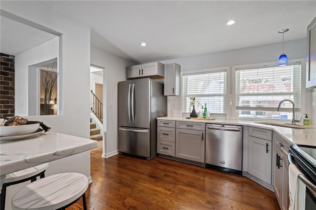 10208 Conser Street — photo 2