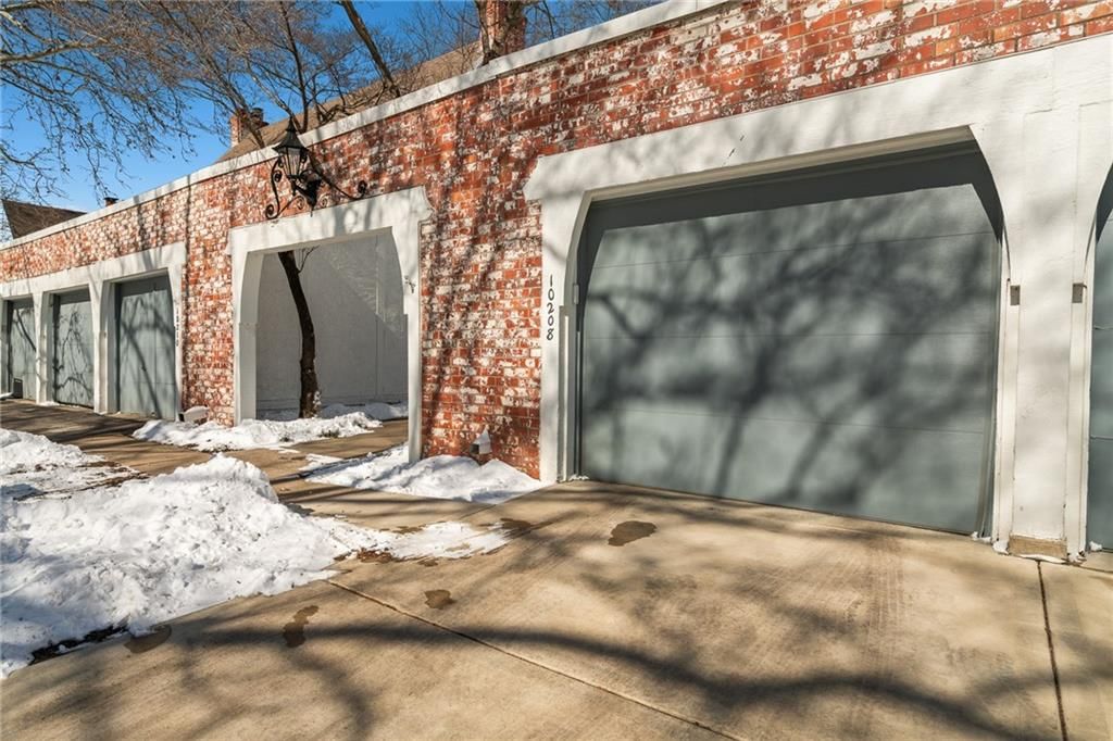 10208 Conser Street — photo 24