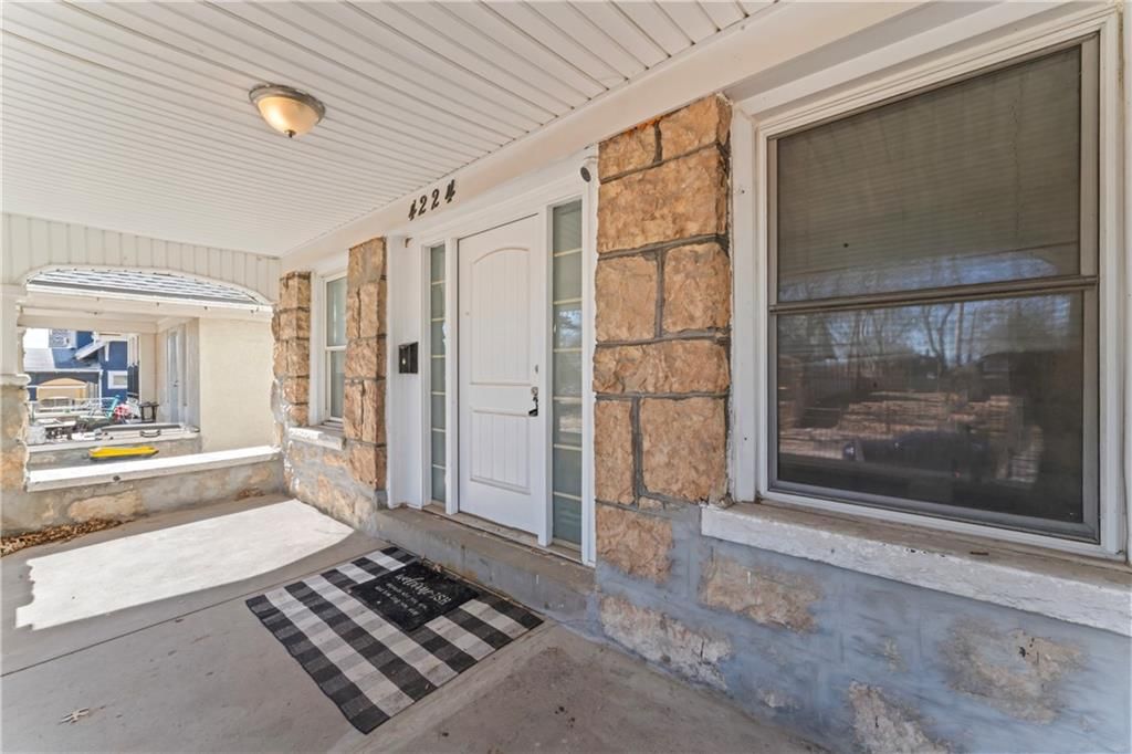 4224 S Benton Avenue — photo 2