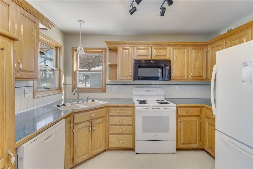1139 SW Eastman Court — photo 8