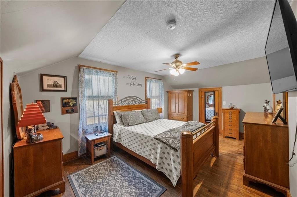 825 S Oak Street — photo 16
