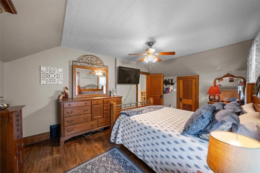 825 S Oak Street — photo 17