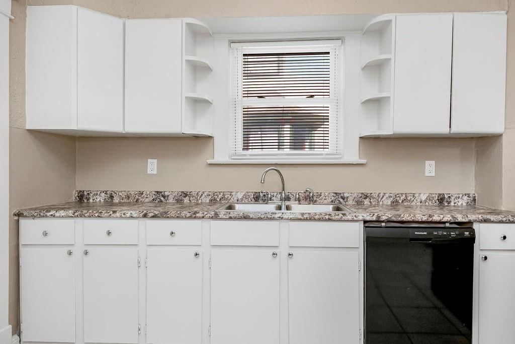 3932 Clark Avenue — photo 16