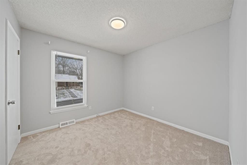 524 NW Brad Circle — photo 17