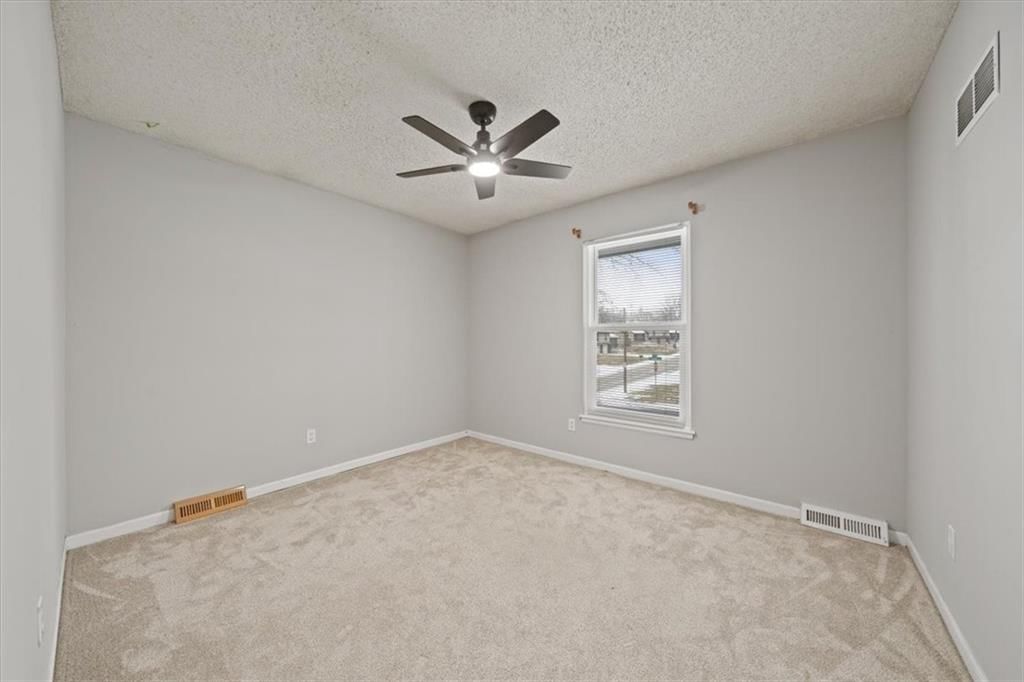 524 NW Brad Circle — photo 18