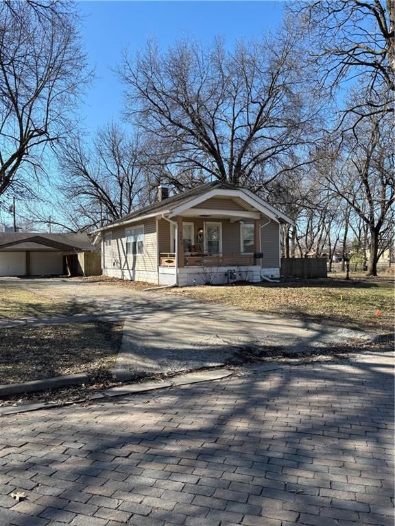 924 E 5th Street — photo 3