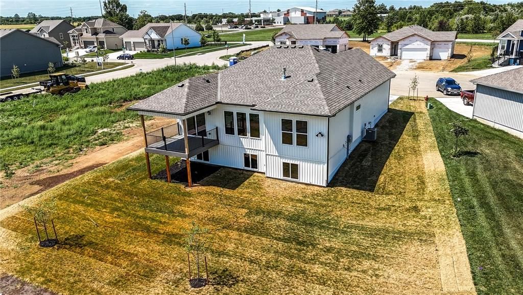 308 SW Hawthorne Court — photo 35