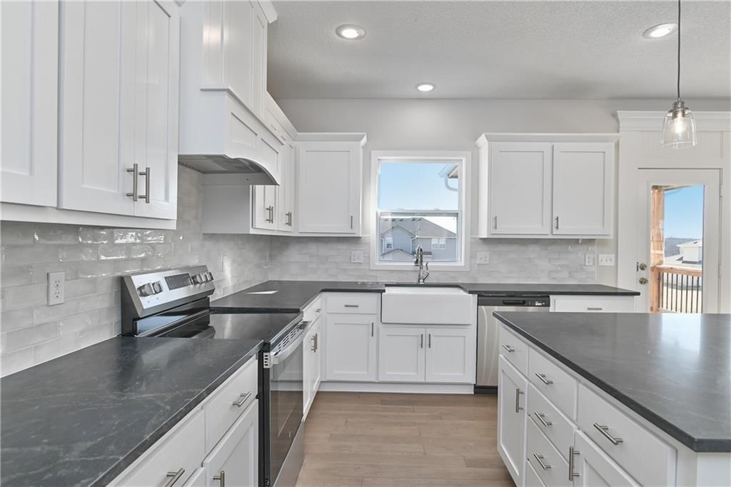 23821 W 59th Street — photo 12