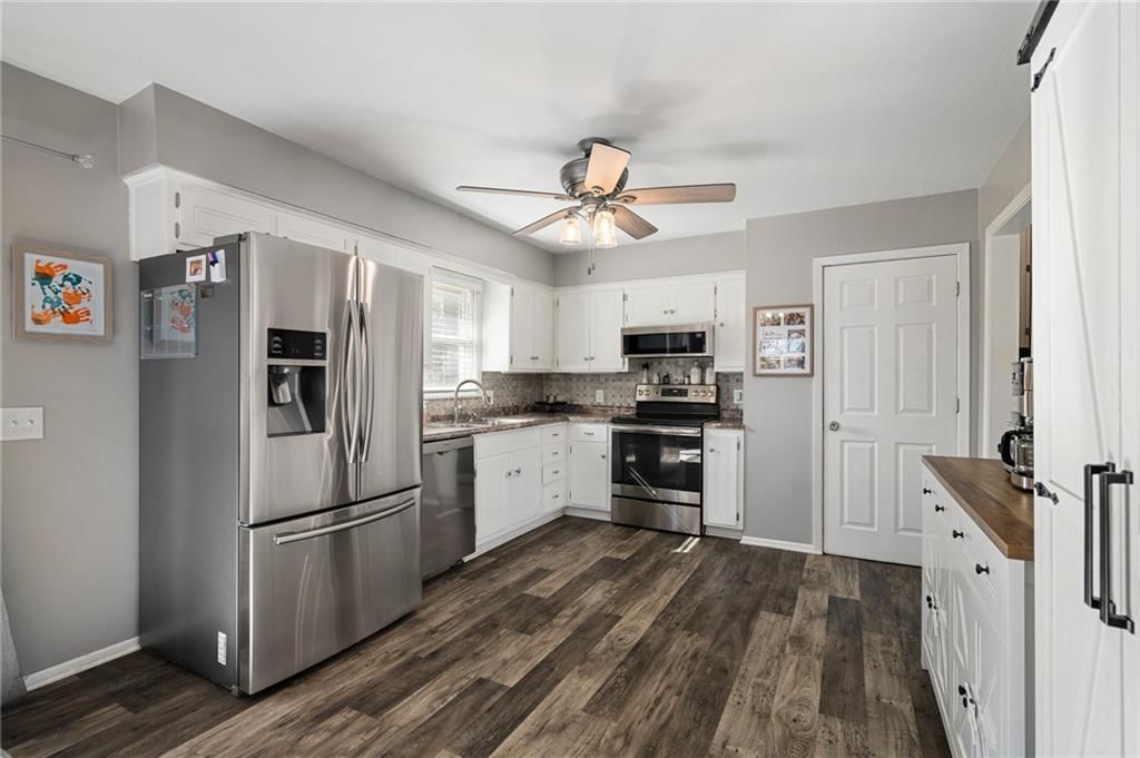 915 W FOREST Drive — photo 12