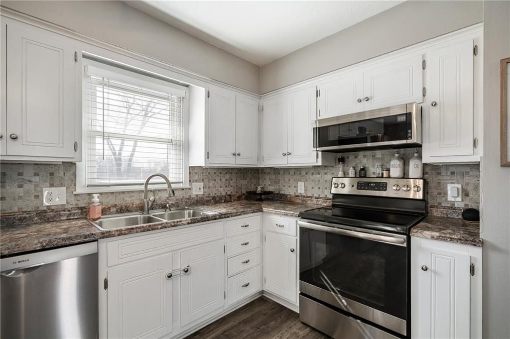 915 W FOREST Drive — photo 16