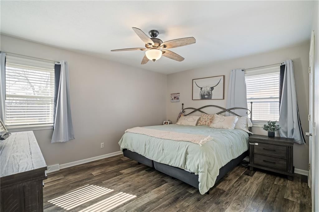 915 W FOREST Drive — photo 19