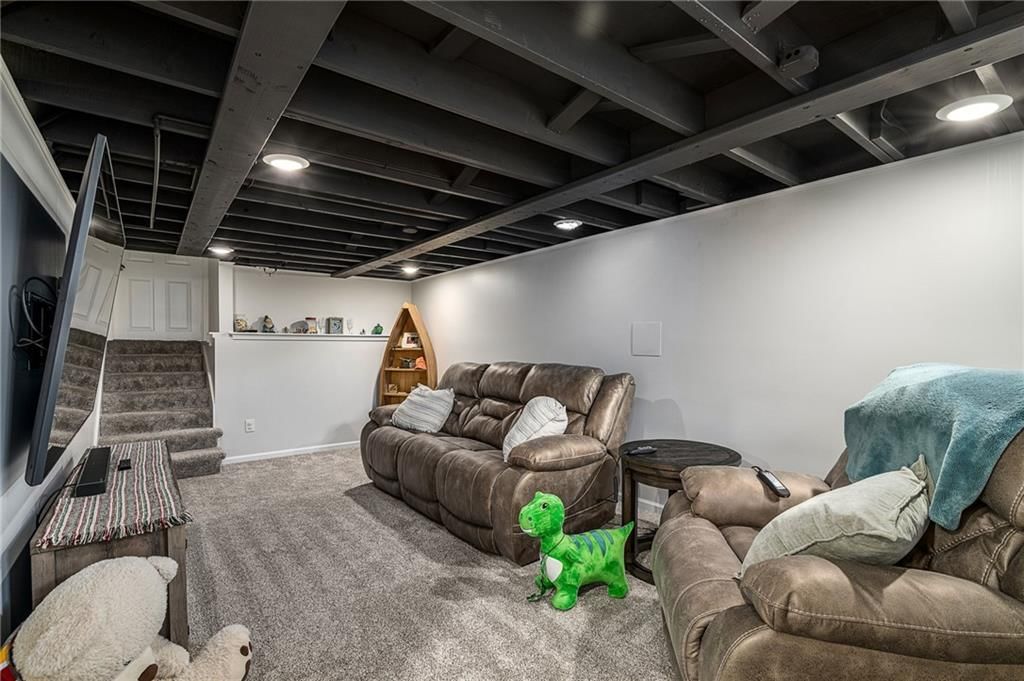915 W FOREST Drive — photo 30