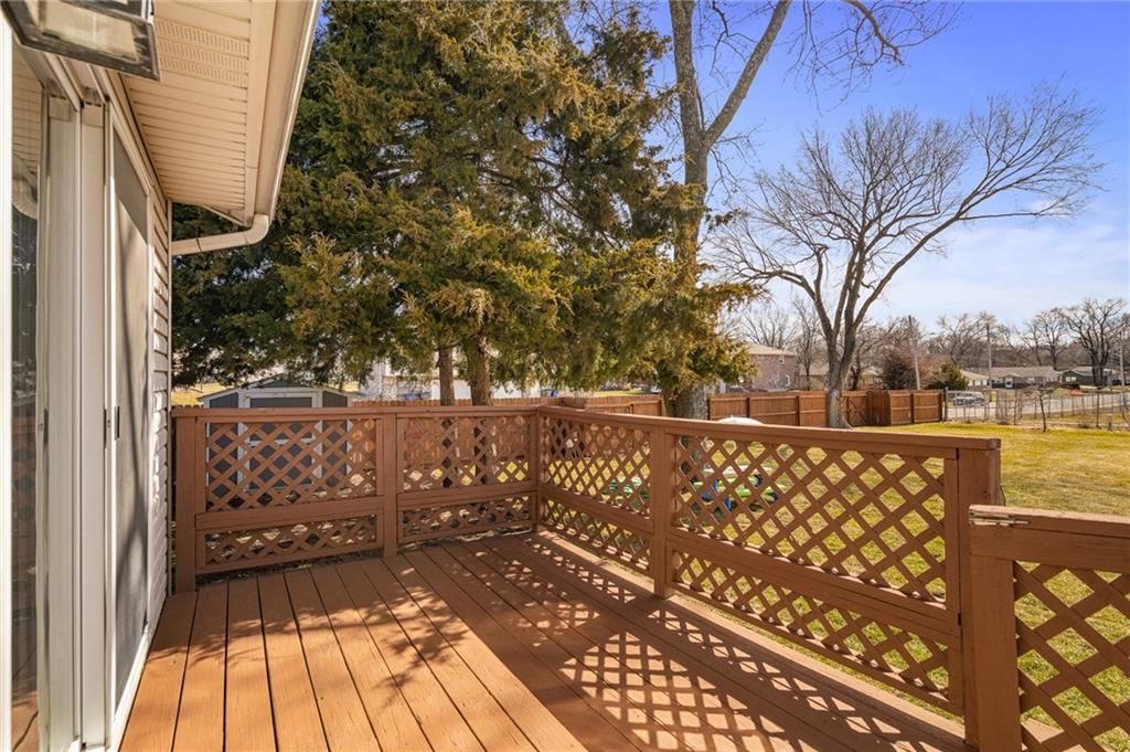 915 W FOREST Drive — photo 34